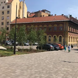 Season 2 , Budapest Magyarország